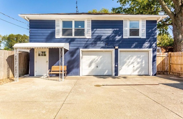 TWO BEDROOM HOUSE WITH FREE PARKING
