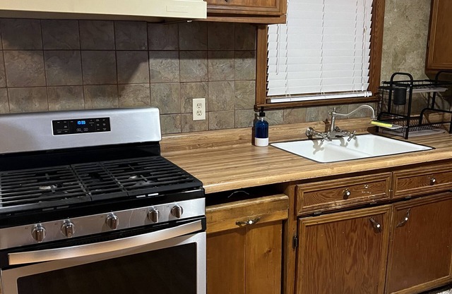 Two bedroom house with private backyard and patio