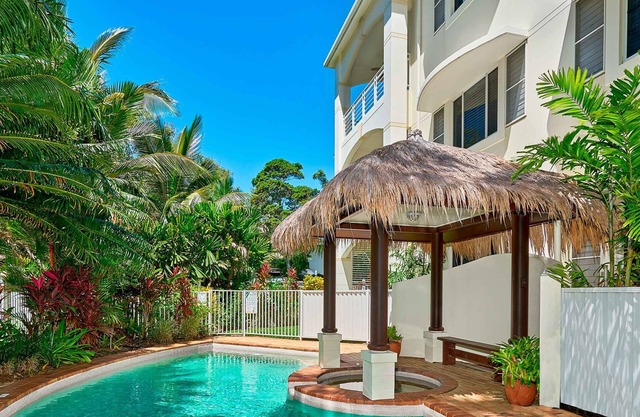 Luxussuite mit 2 Schlafzimmern und spektakulärer Aussicht auf den Strand von Ihrer eigenen Terrasse