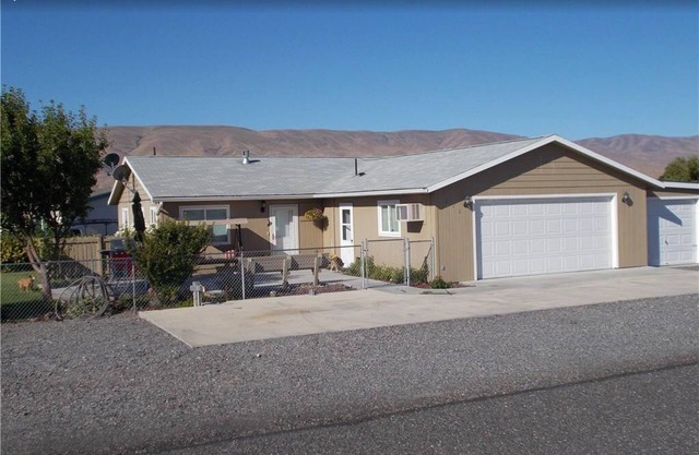 Two bedroom, three bathroom fenced yard. Game room with hide a bed. Pet friendly
