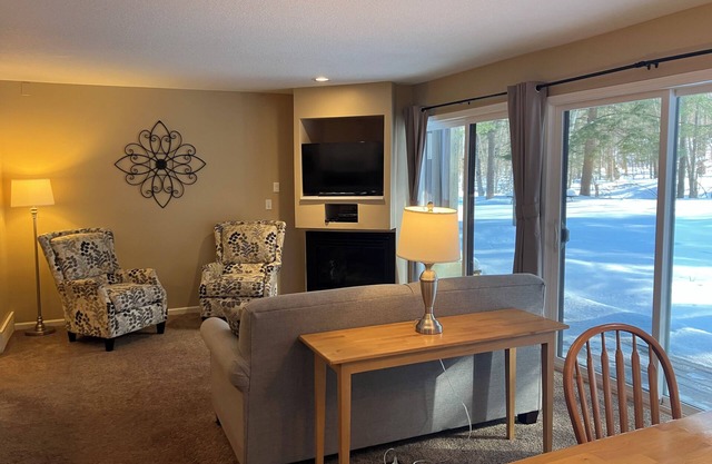 Two Bedroom, Two Bath Condo ready for year-around fun. Great Up North Getaway!