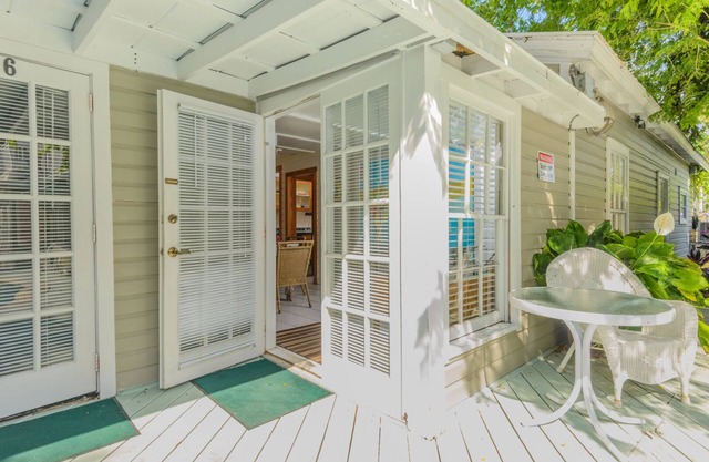 Two Bedroom Two Bath Poolside Villa Steps from Duval!