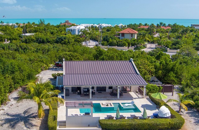 Eden House, ein privater tropischer Rückzugsort, nur wenige Minuten von Long Bay Beach entfernt