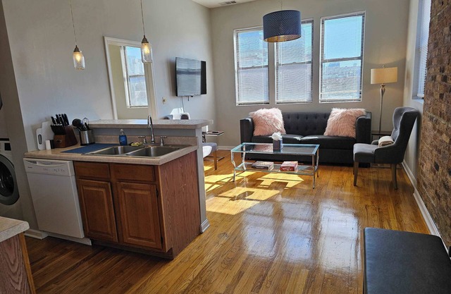 Two Bedroom West Loop