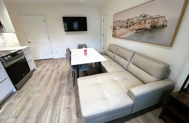 Two Bedrooms Suite in quiet area