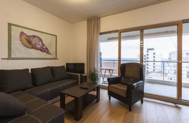 Zwei Schlafzimmer, zwei Terrassen, Blick auf das Meer und die Berge