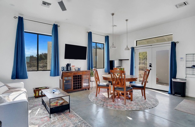 Two Bird Ranch Horse Barn w/ private hot tub