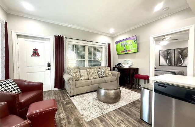 Two Blocks from Bryant-Denny Stadium @ The Twelve!