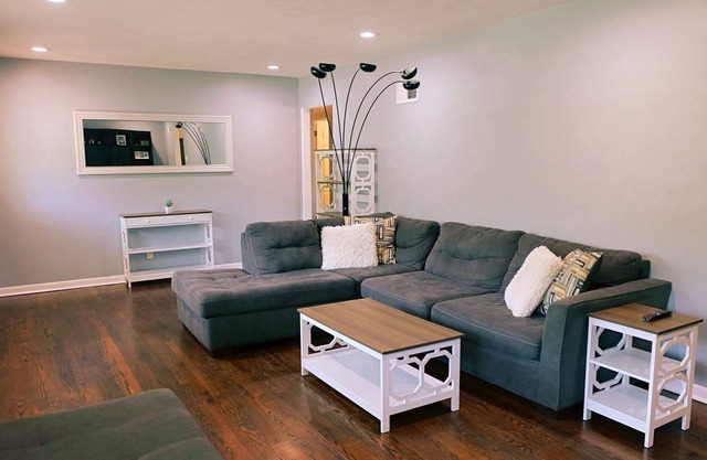 Two blocks front Grants Farm! Pets allowed fenced.