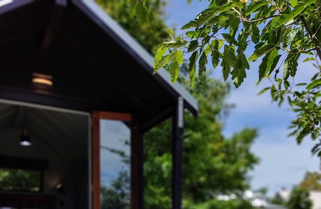 Plum Tree Hideaways - two cabins close to town