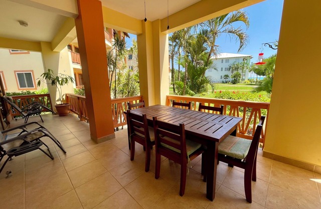 Atemberaubende Wohnung am Strand mit Infinity-Pool, Whirlpool und Pier