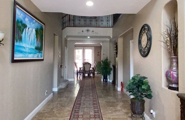Two Comfortable Rooms In A House (Two Beds + Free WiFi + Office Desk)