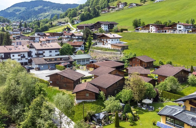 Zwei familienfreundliche Chalets mit Aussicht
