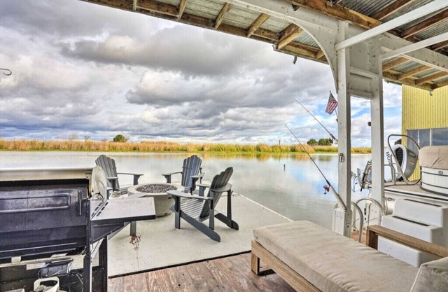 Two For You Newly Renovated River And Boat House