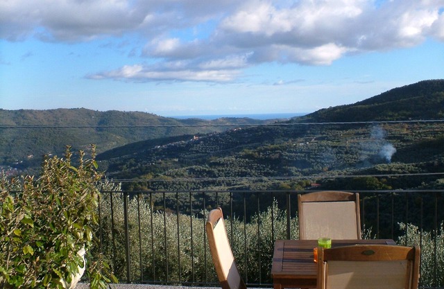Wohnung mit Panoramablick, inmitten von Olivenbäumen, Meer 15 km