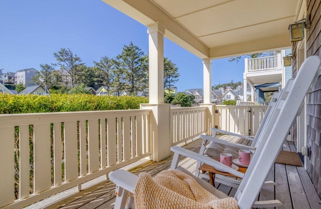 Two King Suites, Hot Tub, Family Perks in this Park-side Olivia Beach Cottage!