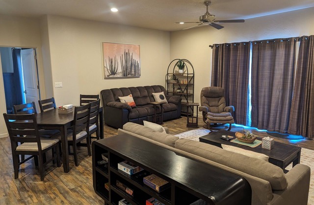 Two Master Suites Close to Trails and the Lake. Minutes to Restaurants and Shops