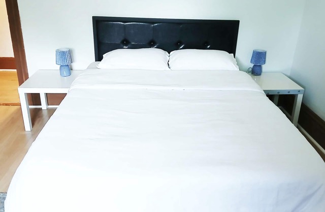 Two Private Rooms with one Exclusive Bath, half mile to Rt. 95, Self check-in