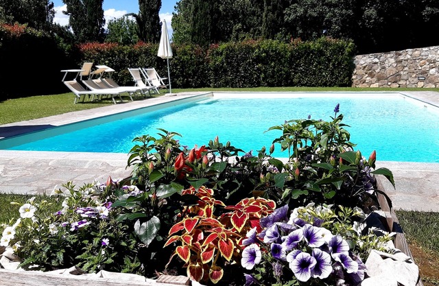 Two-room apartment "BLU" in farmhouse with swimming pool 8 km from the center of Florence