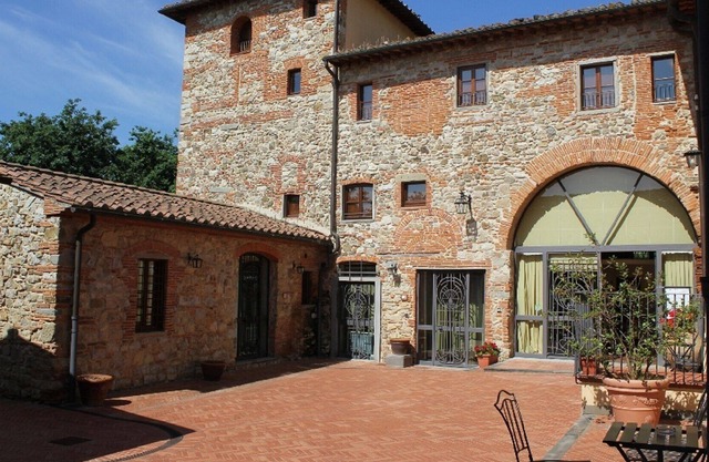 Zweizimmerwohnung für 5 "Fattoria CasalBosco", ein altes mittelalterliches Dorf, umgeben von viel Grün
