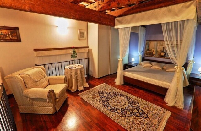 ZWEIZIMMERWOHNUNG im Palazzo d'Epoca, Klimaanlage, vom Meer 6 km