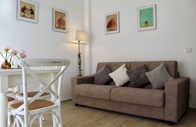 Two-room apartment surrounded by greenery, with large terrace overlooking the sea and private parking space,