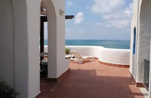 Cozy two-room apartment, large terrace, sea front (Camellia)