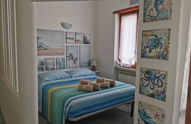 Two-room mini apartment a stone's throw from the sea with parking space