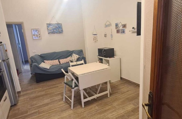 Two-room second floor apartment a stone's throw from the pedestrian zone