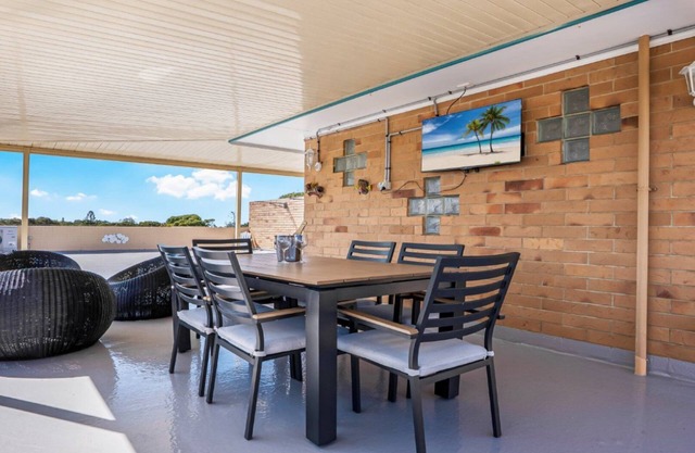 Two Storey Gem in Heart of Woorim