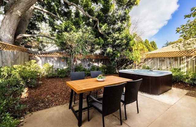 Two Story Apartment Near Beach