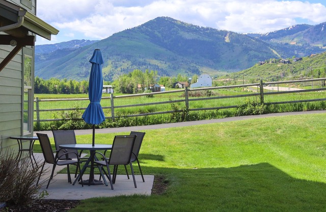 Two-Story Condo Near Skiing with Fast WiFi, Central AC, Fireplace, & Grill