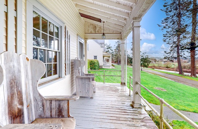 Two-story duplex overlooking Puget Sound, steps to Fort Casey State Park