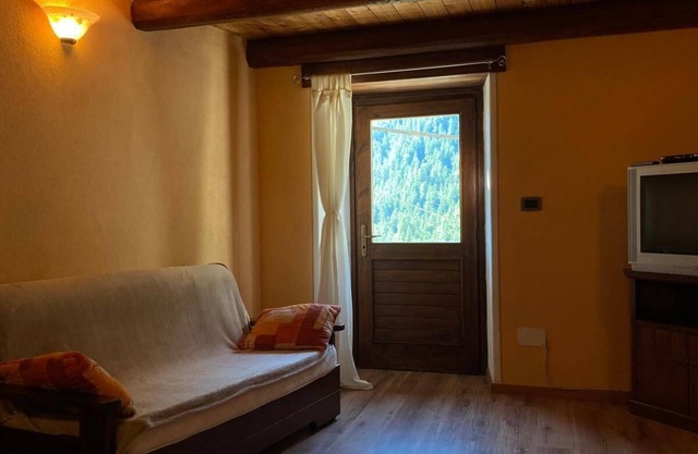 Two-story house, animals welcome, in the heart of the Occitan village.