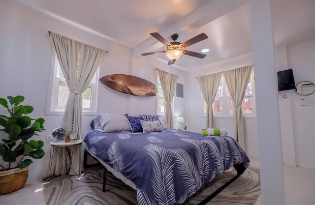 Two story house with king size bed in beautiful Caye Caulker