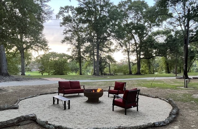 TWO Waterfront Cottages: 1 Modern, 1 Old-Fashioned + 2.5 acres on BAYOU!