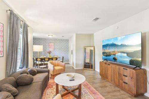 TX A&M! TAMU! Pet Friendly! 7 Beds, King & Queen! Billiards! Fire Pit Oasis!