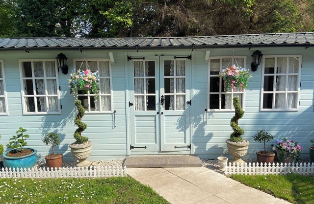 TY HAFAN, romantic, with a garden in Mostyn