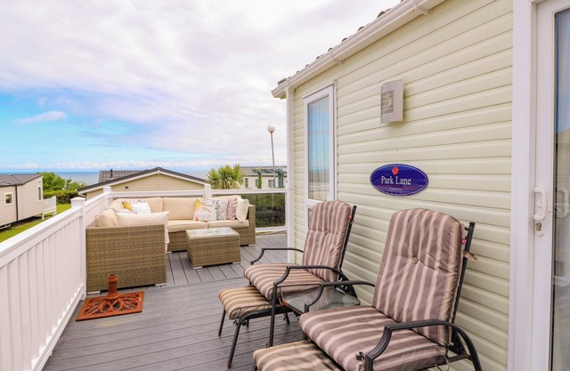 TY SEREN, family friendly, country holiday cottage in New Quay
