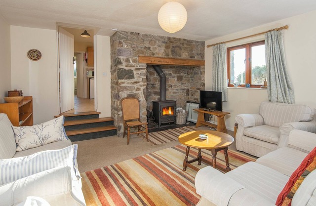 Ty Siani, Holiday Cottage Trelerw, Nr St Davids, Sleeps 6, 3 bedrooms, bathrooms