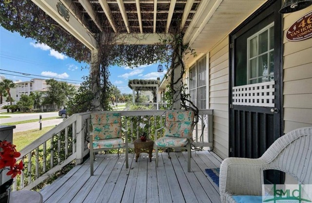 Tybee Lighthouse Cottage (B): Walk to the Beach!