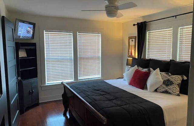 Tyler's Texas Rose, a beautiful 2BR/1BA house with back yard