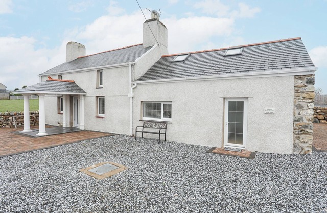 TYN LON - Y FFOR, pet friendly, character holiday cottage in Pwllheli