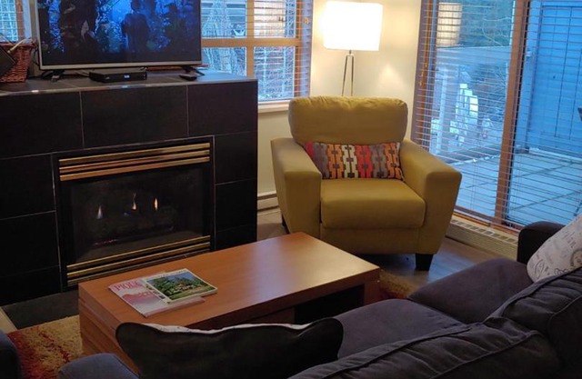 Tyndalstone Lodge 3 Bedroom in the Heart of Village North Whistler