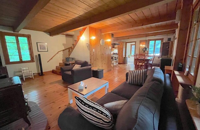 Typical Canadian house - Charm and nature in St-Adolphe
