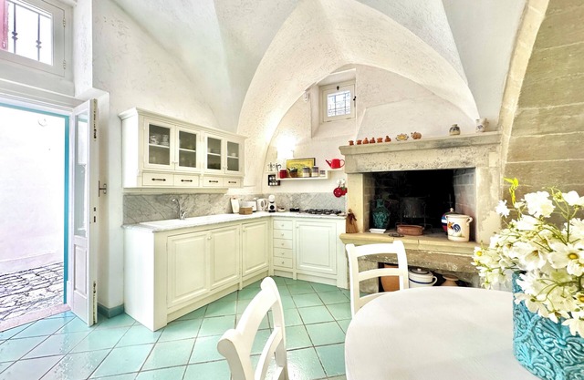 Typisches Haus nur wenige Meter vom Meer von Otranto im historischen Zentrum