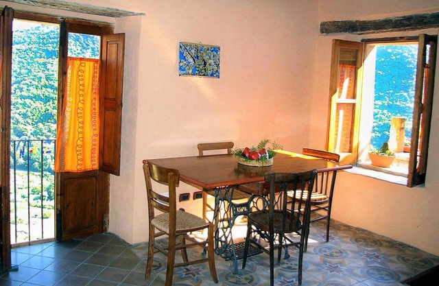 Typisches Haus in der Altstadt von Kalabrien, Kultur, Meer, Berge, Geschichte