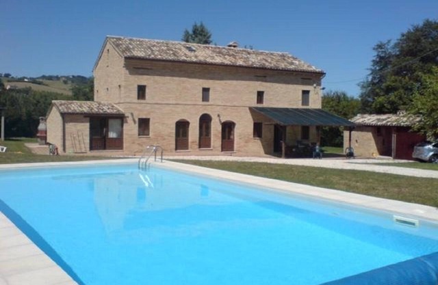 TYPISCHE VILLA IM ITALIENISCHEN STIL MIT POOL
