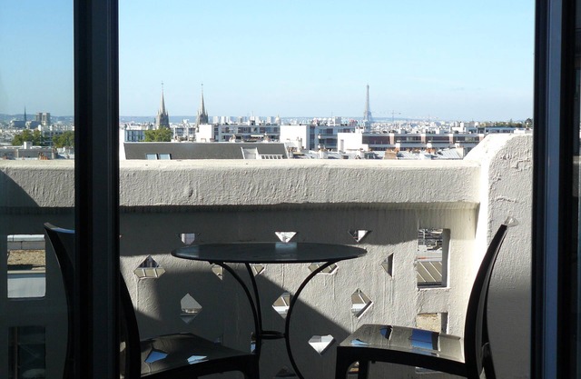 Typische Pariser Wohnung 56 m2 am Père Lachaise, Balkon mit Blick auf ganz Paris