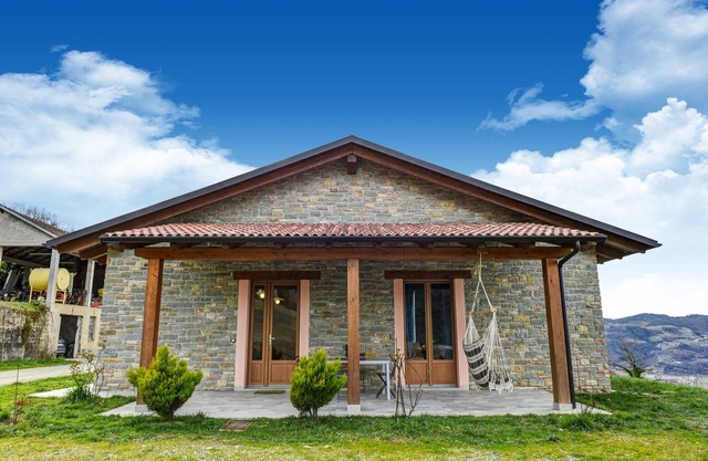 Typisches piemontesisches Haus in der Langhe